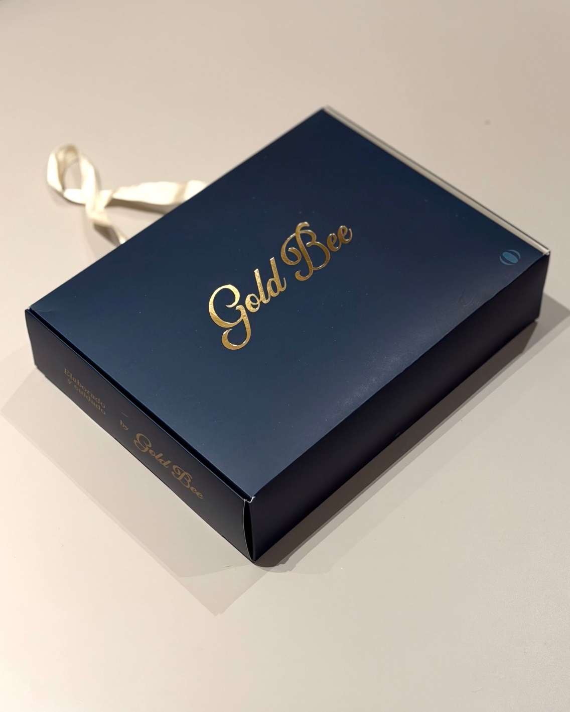 CAJA EMPRESARIAL GOLD BEE! - Imagen 2